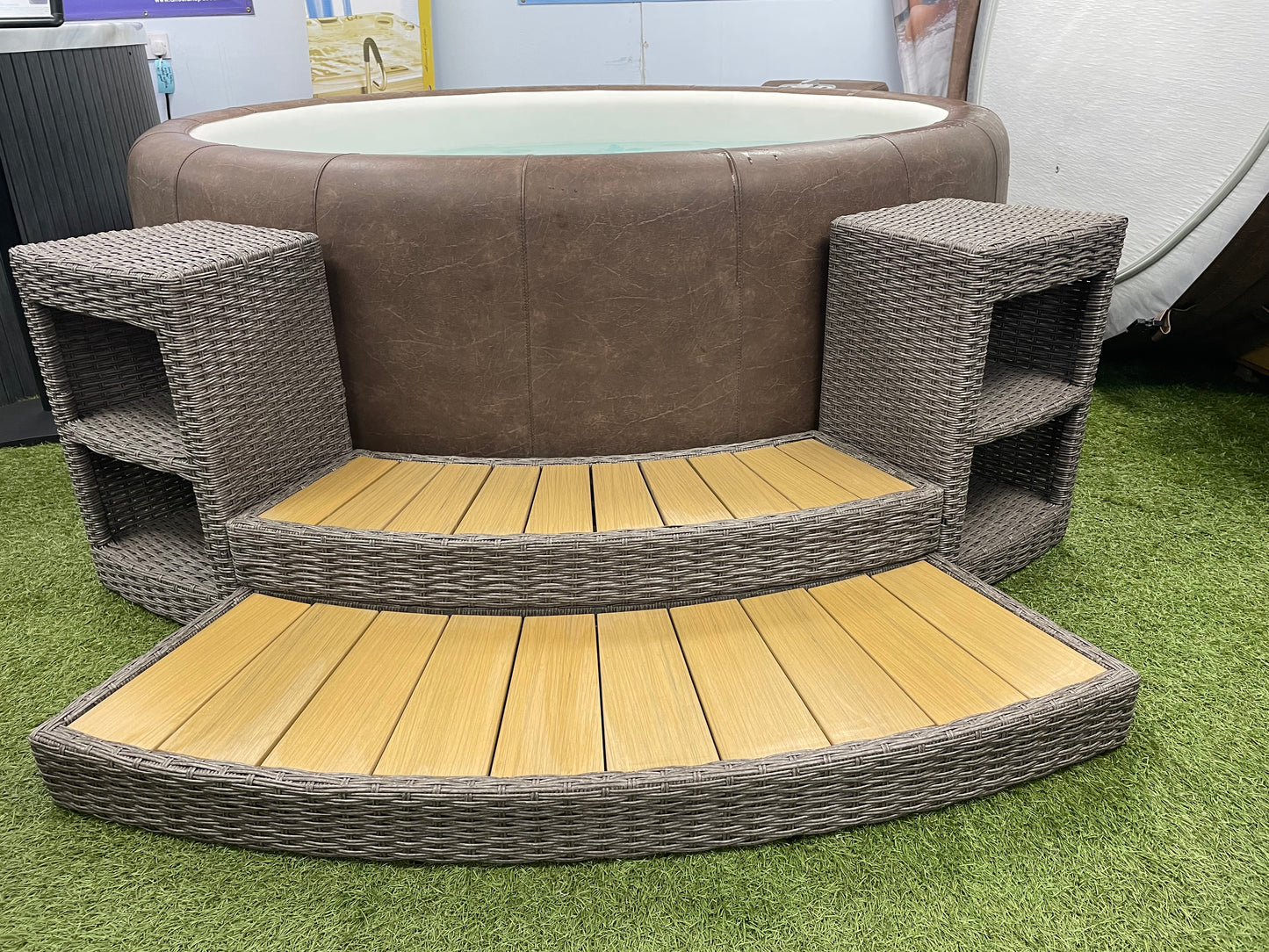 Refurbished Softub Resort 5-6 Person