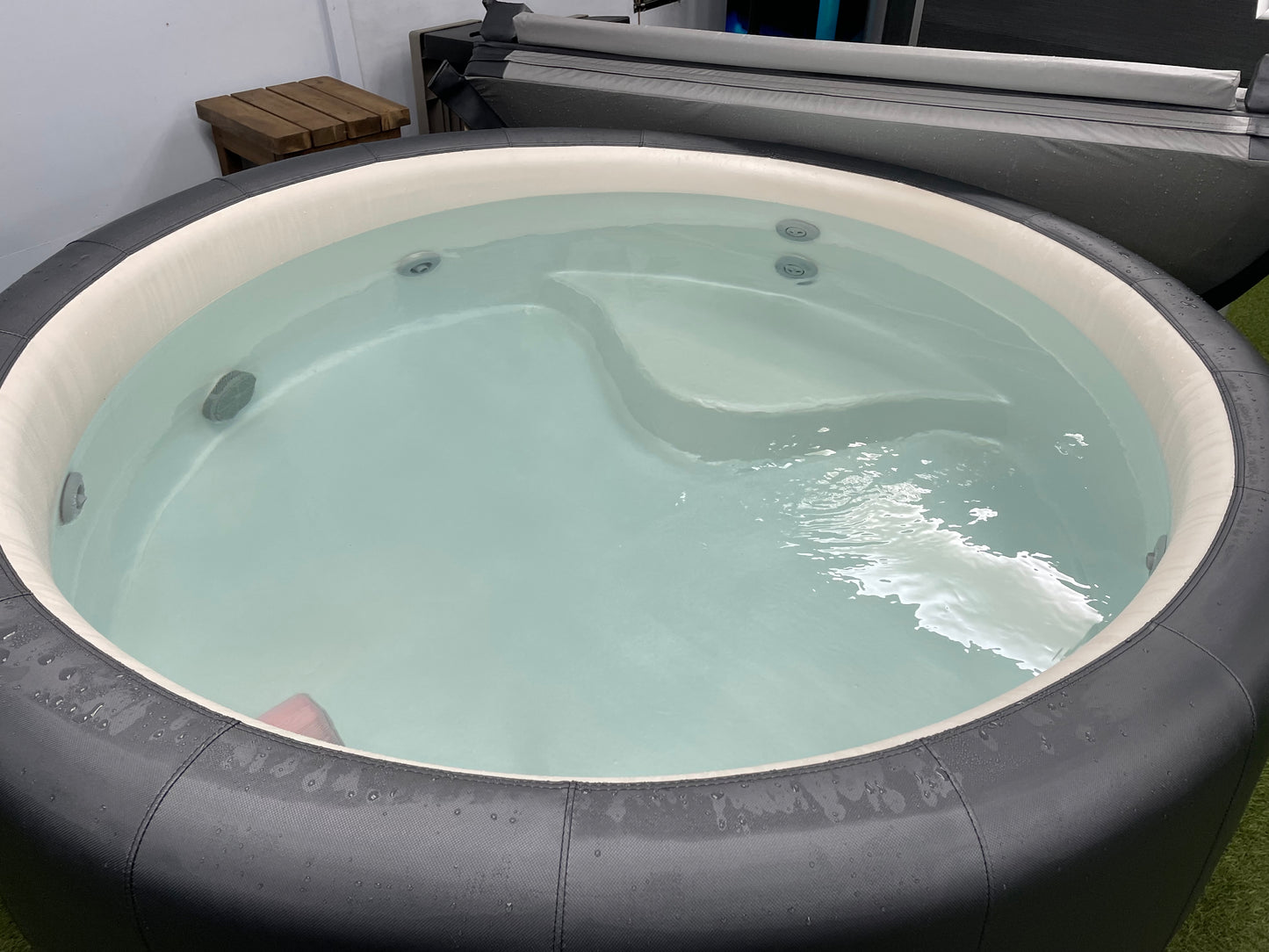 Refurbished Softub T300 Resort 5/6 Person in Graphite with Pearl Interior