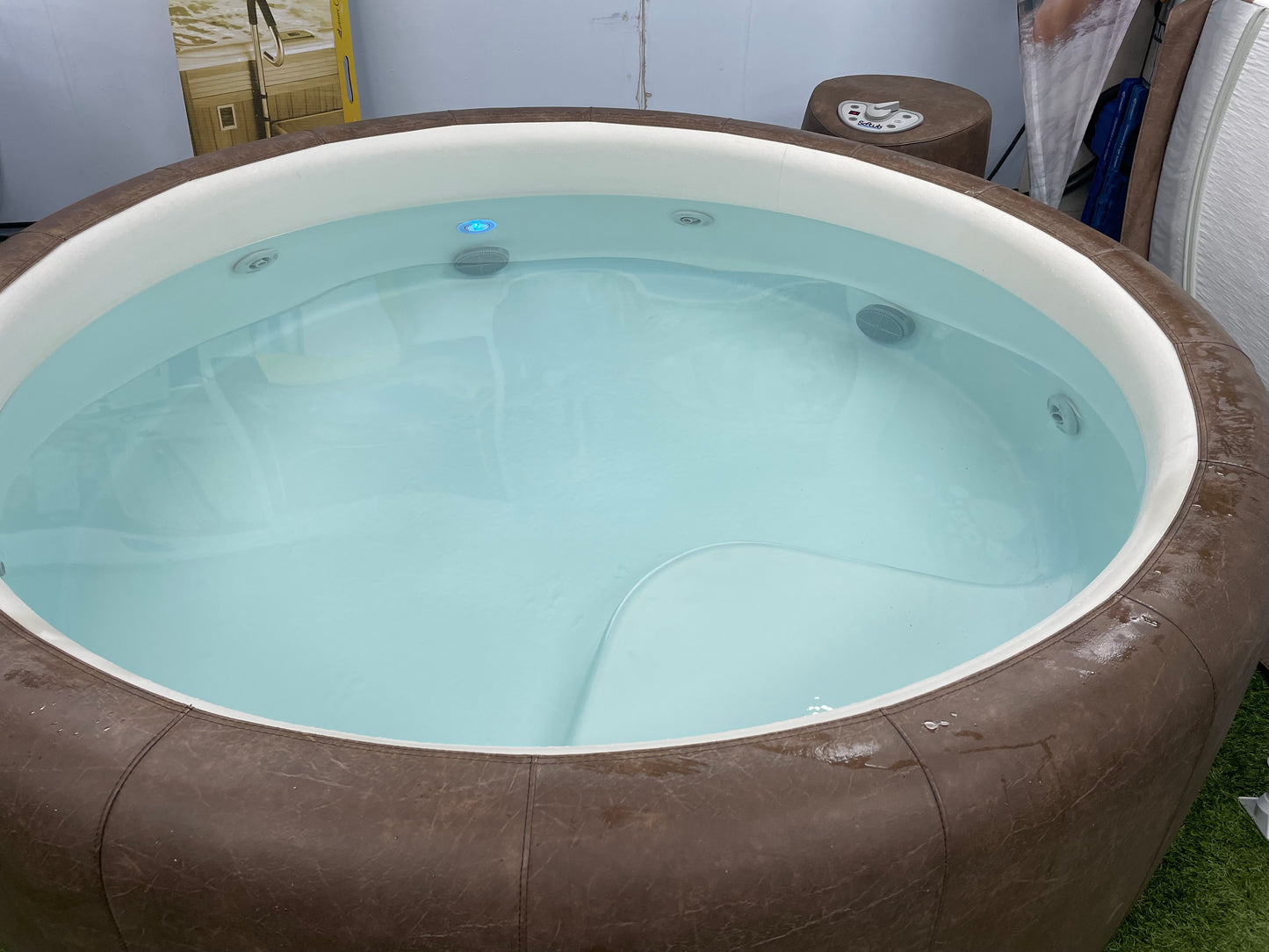 Refurbished Softub Resort 5-6 Person