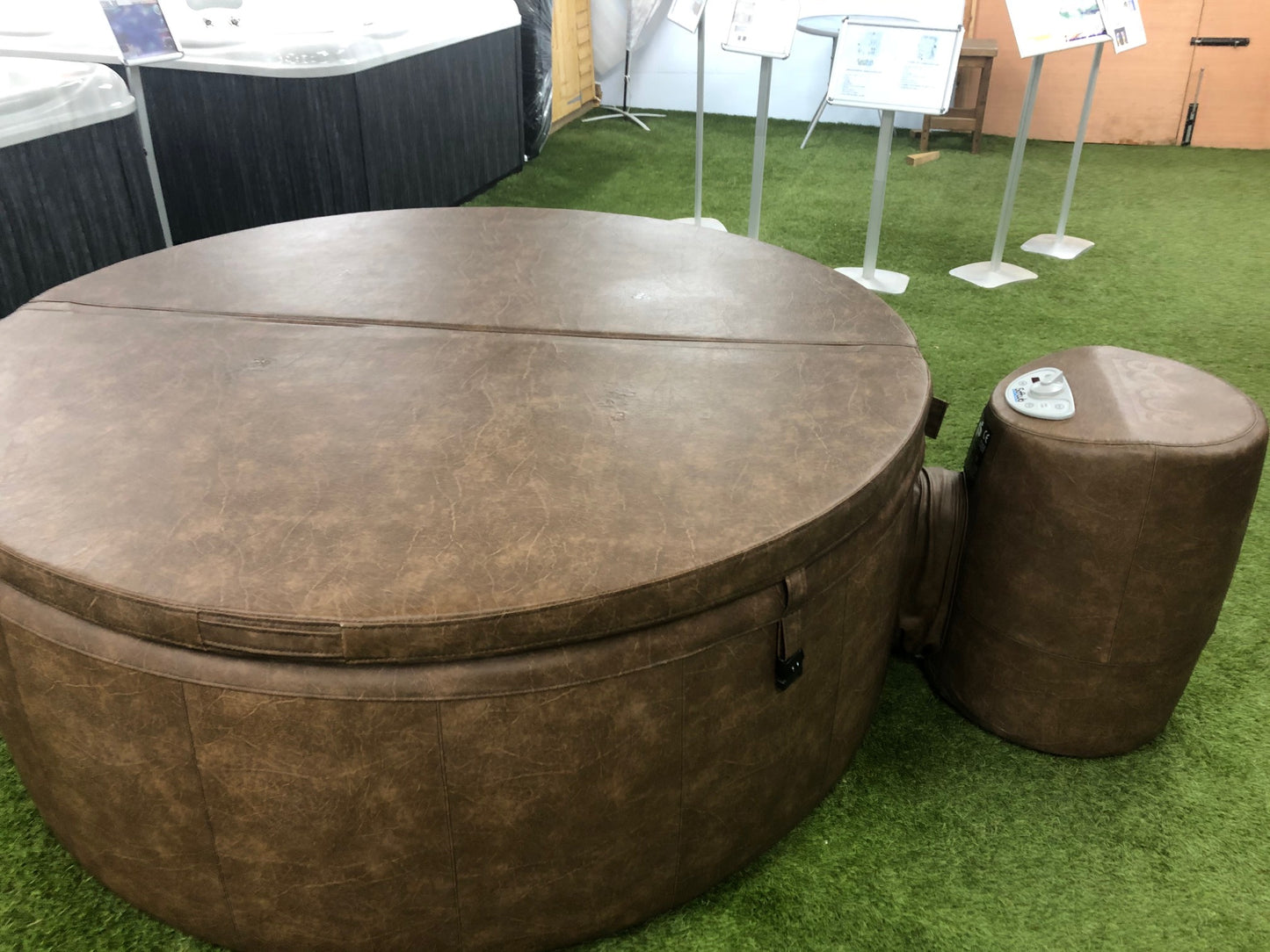 Refurbished Softub Resort 5-6 Person