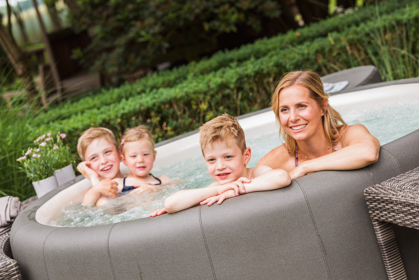 Softub T300 Resort 5/6 Person
